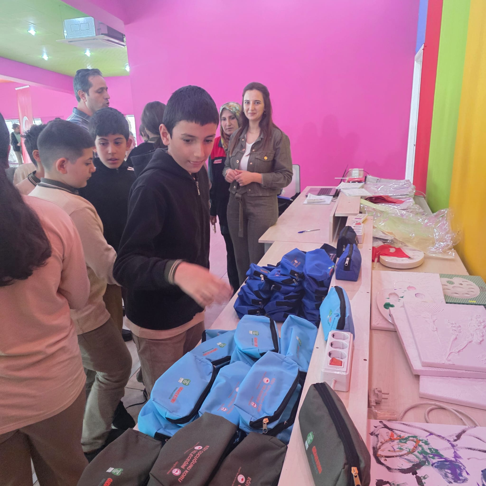 Eğit Çocuğunu, Koru Geleceğini"